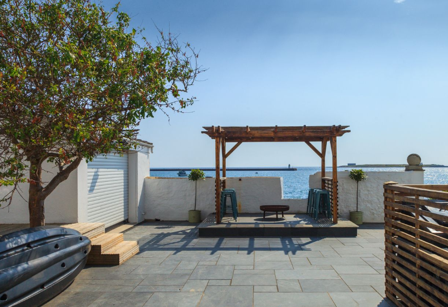 The Studio beach-front patio